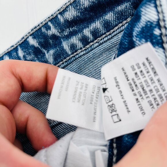 Petra 153 Jeans Distressed High-Rise Flare-Leg Jeans size 13/30 acid wash button - Picture 3 of 11